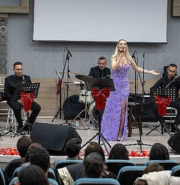 bornovada-ask-sarkilari-gecesi.jpg