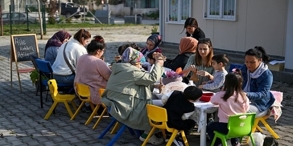 Bornovalı miniklere “Çim Adam Atölyesi”
