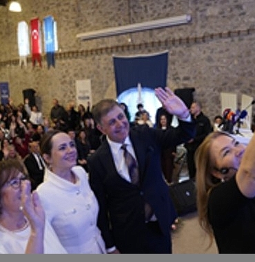 cesaretin-adi-kadin-103-yillik-cesaret-zirvesi.jpg