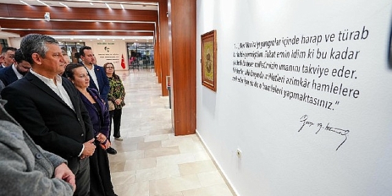CHP Genel Başkanı Özgür Özel “Sarışın Bir Kurt” Sergisini Gezdi