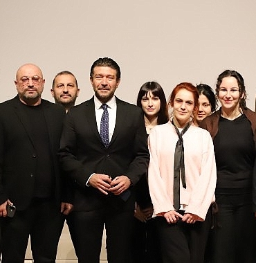 devlet-tiyatrolari-genel-mudur-yardimcisi-emre-baserden-izmir-bakircay-universitesine-ziyaret.jpg