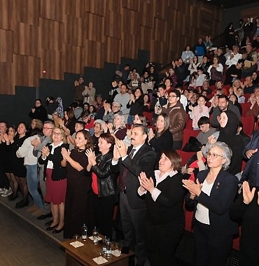 dikili-belediyesi-halk-oyunlari-toplulugundan-anlamli-gosteri.jpg