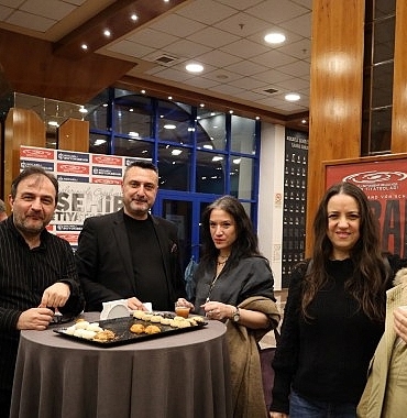 dunya-tiyatro-gunune-karar-damgasi.jpg