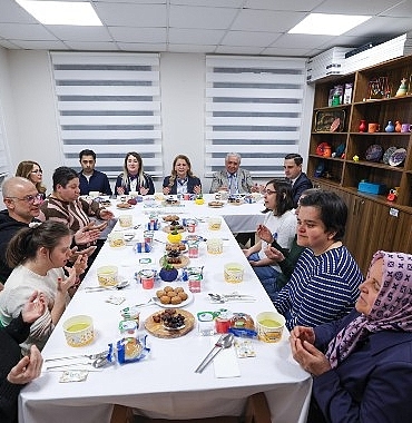 engelsiz-yasamevinde-iftar-bulusmasi.jpg