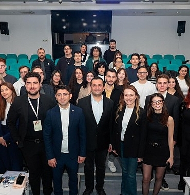 gencler-hibrit-kariyer-zirvesi-icin-konakta-bir-araya-geldi.jpg