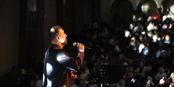 Gönüllere Dokunan İlahileriyle Hasan Bayar Sahne Aldı