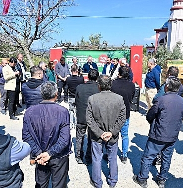 gordeste-ureticinin-yuzu-guldu-73-bin-domates-fidesi-toprakla-bulusuyor.jpg