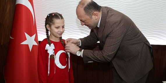 İstiklal Marşı Birincisi Ecem Hifa Sert’e Başkan Selçuk Yıldız’dan Ödül