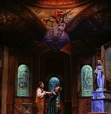 izmirde-bir-basyapit-tosca.jpg