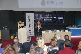konakta-felsefe-ve-bilim-festivaline-yogun-ilgi.jpg