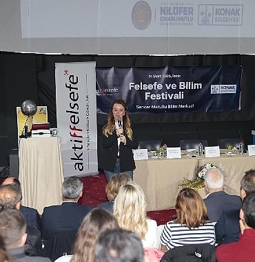 konakta-felsefe-ve-bilim-festivaline-yogun-ilgi.jpg