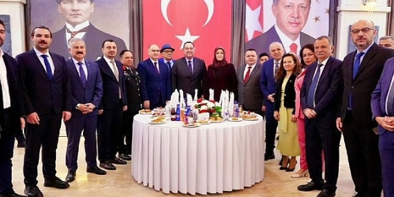 Manisa Protokolü Bayramlaşma Töreninde Bir Araya Geldi