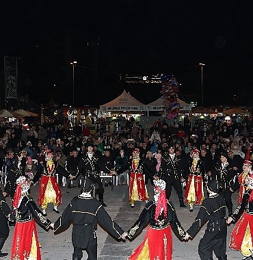 nilufer-ramazan-sokaginda-artvin-ruzgari-esti.jpg