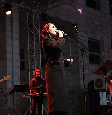 nilufer-ramazan-sokaginda-ezginin-gunlugu-ile-unutulmaz-gece.jpg