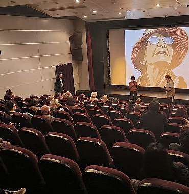 niluferde-inceliklerin-sairi-gulten-akin-anildi.jpg