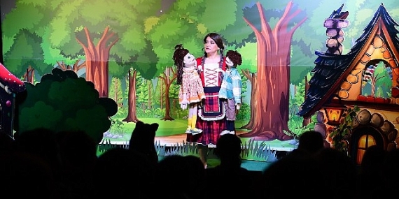 Osmangazi Belediyesi’nden Çocuklara Özel Hansel ve Gretel Gösterisi