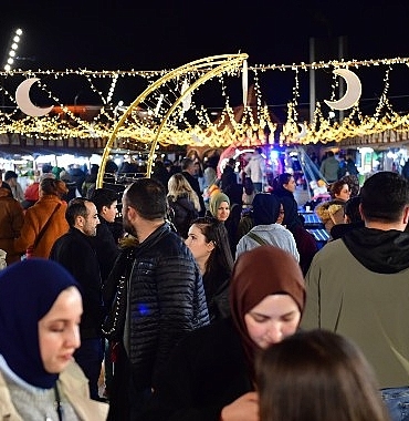 osmangazi-meydaninda-ramazan-coskusu-suruyor.jpg