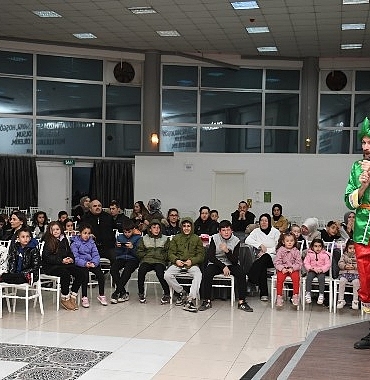 ovaakca-karagoz-ve-sihirbazlik-gosterisiyle-senlendi.jpg