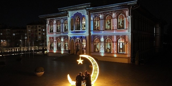 Siyer Sergisi ve Mukaddes Emanetler Sergisi Kadir Gecesi’nde Doldu Taştı