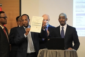 somalide-ilk-uluslararasi-balikcilik-lisansi-bir-turk-gemisine-verildi.jpg
