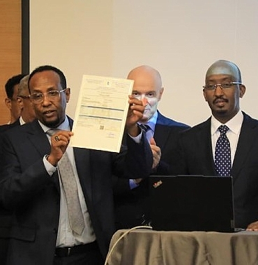 somalide-ilk-uluslararasi-balikcilik-lisansi-bir-turk-gemisine-verildi.jpg