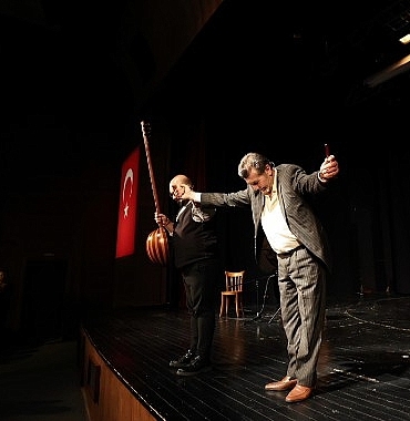 velinin-oglu-orhan-kucukcekmecede-seyirciyle-bulustu.jpg