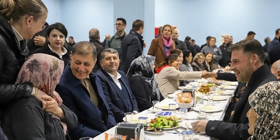 Zeytinova’da Gönüller Aynı Sofrada Buluştu: Sahurun Bereketi Birlikte Paylaşıldı