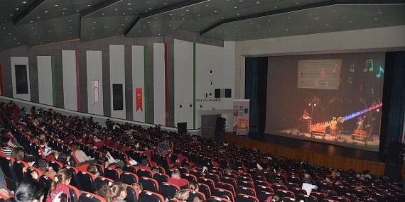 1. Lefkoşa Çocuk Tiyatrosu Şenliği “Sesler Ülkesi” Oyunuyla Başladı
