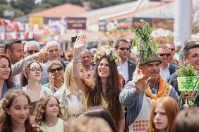 15-uluslararasi-alacati-ot-festivali-yuz-binlerce-kisiyi-agirladi.jpg