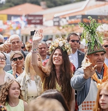 15-uluslararasi-alacati-ot-festivali-yuz-binlerce-kisiyi-agirladi.jpg