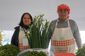 15-uluslararasi-alacati-ot-festivalinde-stantlar-acildi-yarismalar-ve-etkinlikler-hafta-sonu-boyunca-suruyor.jpg
