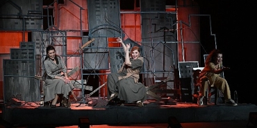 2-uluslararasi-mesir-tiyatro-festivalinde-duygu-dolu-performans.jpg