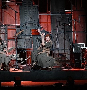 2-uluslararasi-mesir-tiyatro-festivalinde-duygu-dolu-performans.jpg