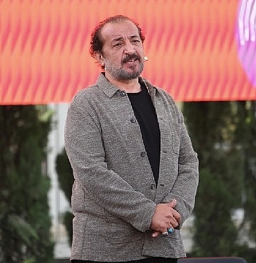alacati-ot-festivalinde-yogun-cumartesi-soylesiler-gastronomi-ve-buyuk-ilgi.jpg