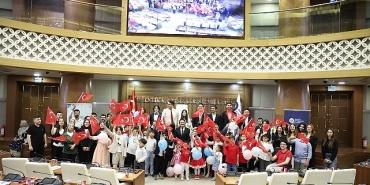 antalya-buyuksehir-meclisinde-koltuklar-cocuklarda.jpg
