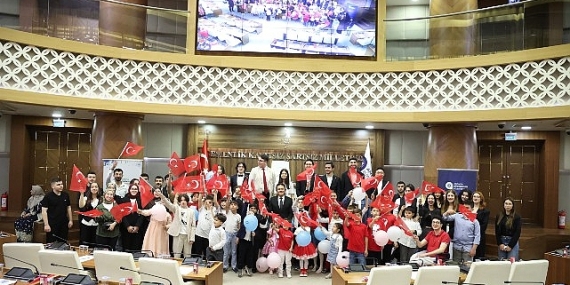 Antalya Büyükşehir Meclisi’nde koltuklar çocuklarda