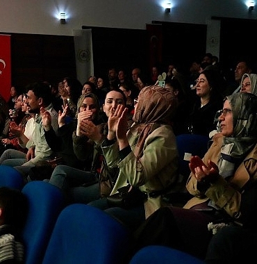 aydin-buyuksehir-belediyesi-kultur-ve-sanat-etkinlikleri-incirliovada-yogun-ilgi-gordu.jpg
