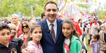 balcovada-23-nisan-coskusu-zirveye-ulasti-meydanlar-cocuklarin-nesesiyle-doldu.jpg