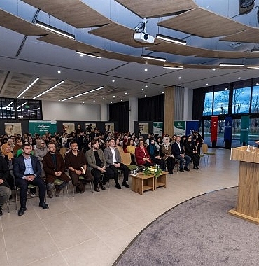 baskan-buyukakin-sairler-ile-siir-aksaminda-bulustu-kocaeliyi-kulturden-sanattan-ayri-dusunemeyiz.jpg