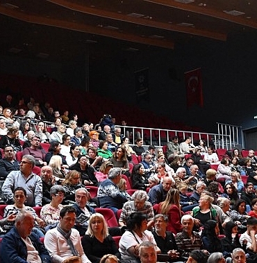baskan-cercioglu-aydinin-dort-bir-yaninda-vatandaslari-kultur-ve-sanat-etkinlikleri-ile-bulusturmaya-devam-ediyor.jpg