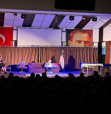 baskan-cercioglu-vatandaslari-tiyatro-ile-bulusturmaya-devam-ediyor.jpg