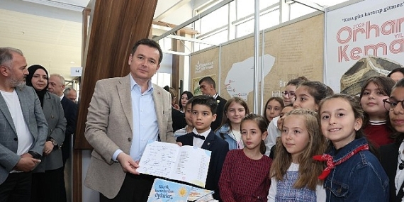 Başkan Erkan Aydın Bursa 23. Kitap Fuarı’nda Çocuk Yazarlarla Buluştu