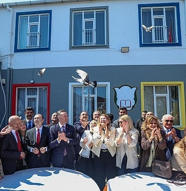baskan-ovalioglu-vatandaslarin-paskalyasini-kutladi.jpg