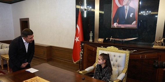 Başkan Rasim Arı, 23 Nisan’da Koltuğu Çocuklara Devretti