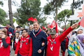 baskan-tugay-cocuklarla-23-nisan-coskusunu-paylasti.jpg