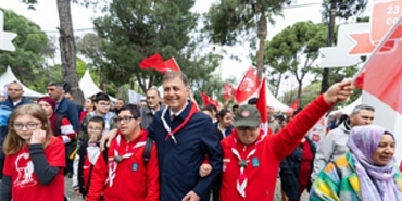 baskan-tugay-cocuklarla-23-nisan-coskusunu-paylasti.jpg