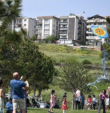 bornovada-gokyuzu-ucurtmalarla-senlenecek.jpg