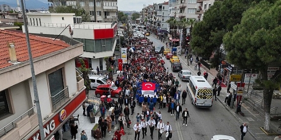 Buca’da 23 Nisan coşkuyla kutlandı