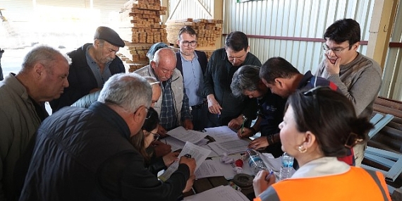 Büyükşehir arı kovanı hibesi ile üreticilerin yüzünü güldürüyor