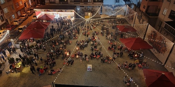 By Kafe’de ilk perde açıldı: Ateş başında ‘Gülen Gözler’ buluşması